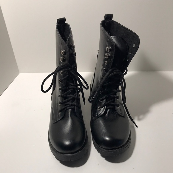 Ladies goth style stomper boots, they are unbranded, US size 4-4.5, EU-35 UK-2.5 - Picture 1 of 5